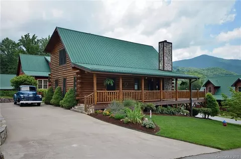 284 Panoramic Loop, Maggie Valley, NC 28751 photo 2