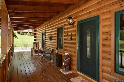 284 Panoramic Loop, Maggie Valley, NC 28751 photo 4