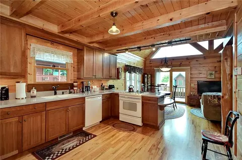 284 Panoramic Loop, Maggie Valley, NC 28751 photo 12