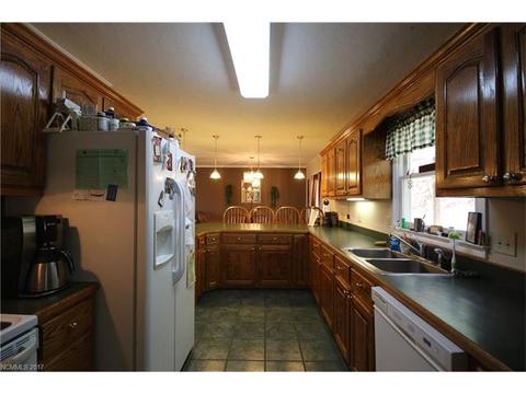 200 Crestview Dr, Brevard, NC 28712 photo 3