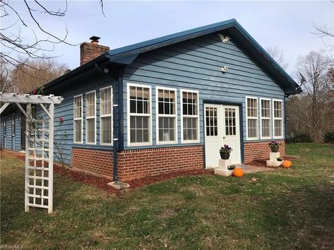 1055 Eve Rd, Pilot Mountain, NC 27041 photo 3