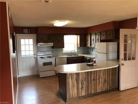 1055 Eve Rd, Pilot Mountain, NC 27041 photo 6