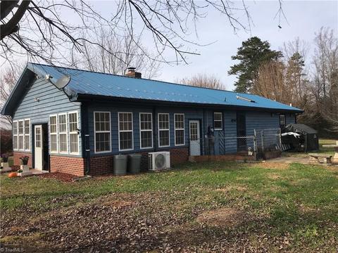 1055 Eve Rd, Pilot Mountain, NC 27041 photo 4