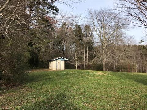 1055 Eve Rd, Pilot Mountain, NC 27041 photo 5