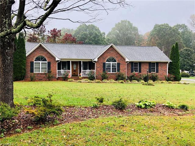 240 Springhill Dr Mocksville Nc 27028 22 Photos Mls 001062 Movoto
