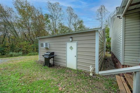 1204 Sawbriar Rd, Pinnacle, NC 27043 photo 6