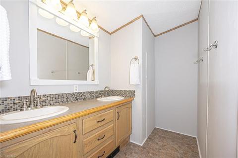 1204 Sawbriar Rd, Pinnacle, NC 27043 photo 21
