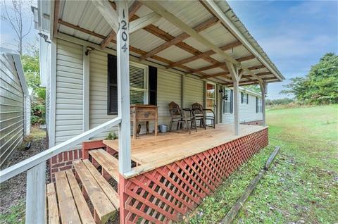 1204 Sawbriar Rd, Pinnacle, NC 27043 photo 5