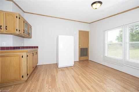 1204 Sawbriar Rd, Pinnacle, NC 27043 photo 17