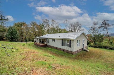 1204 Sawbriar Rd, Pinnacle, NC 27043 photo 3