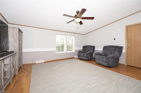 1204 Sawbriar Rd, Pinnacle, NC 27043 photo 10