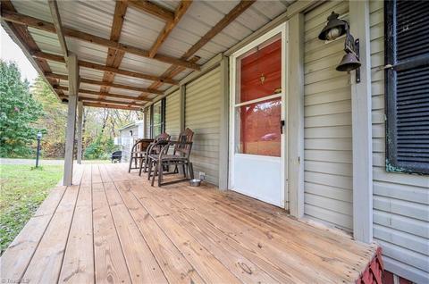 1204 Sawbriar Rd, Pinnacle, NC 27043 photo 4