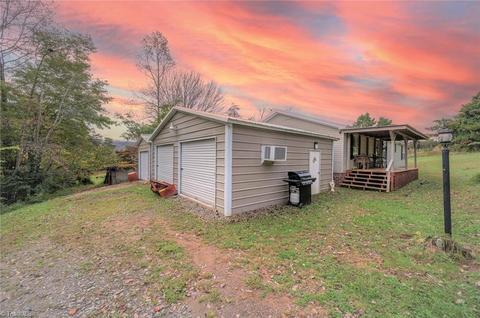 1204 Sawbriar Rd, Pinnacle, NC 27043 photo 7