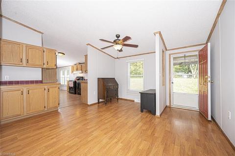 1204 Sawbriar Rd, Pinnacle, NC 27043 photo 12