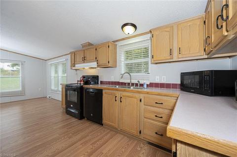 1204 Sawbriar Rd, Pinnacle, NC 27043 photo 13