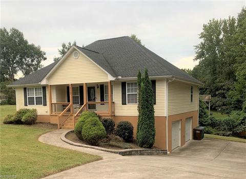 1013 Cantering Rd, High Point, NC 27262 photo 2