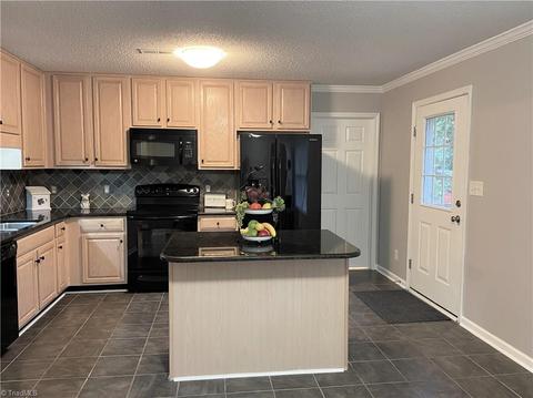 1013 Cantering Rd, High Point, NC 27262 photo 9