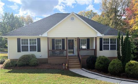 1013 Cantering Rd, High Point, NC 27262 photo 1