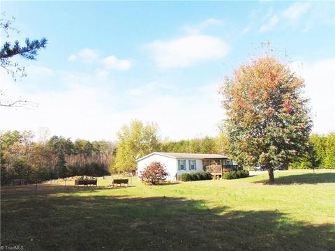 10690 Haystack Rd, Thurmond, NC 28683 photo 2