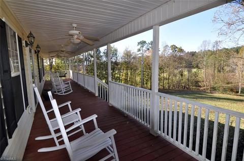 915 Corner Rd, Pinnacle, NC 27043 photo 3