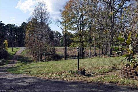 915 Corner Rd, Pinnacle, NC 27043 photo 9
