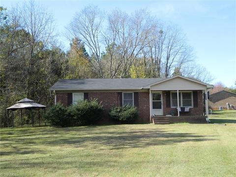4231 Meadowbrook Dr, Trinity, NC 27370 photo 1