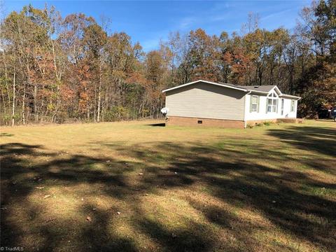 200 Abbott Ln, Lowgap, NC 27024 photo 3