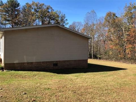 200 Abbott Ln, Lowgap, NC 27024 photo 4