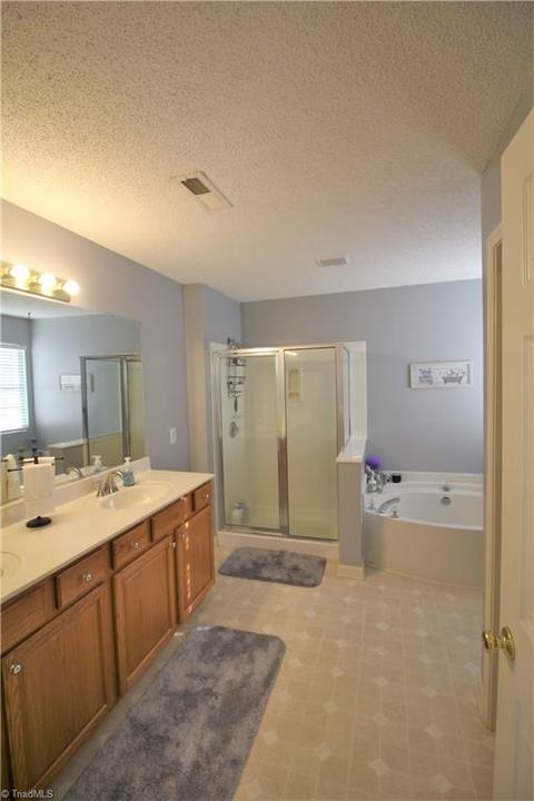 1128 Hampton Park Dr, High Point, NC 27265 photo 23