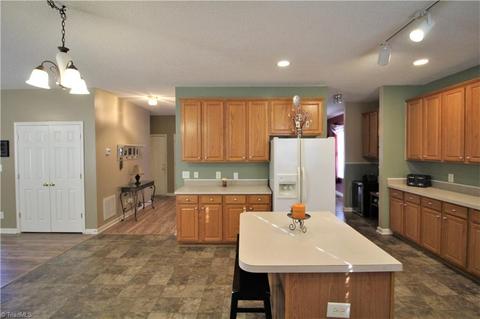 1128 Hampton Park Dr, High Point, NC 27265 photo 6