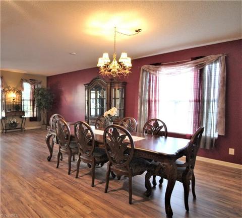 1128 Hampton Park Dr, High Point, NC 27265 photo 4