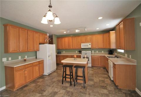 1128 Hampton Park Dr, High Point, NC 27265 photo 7