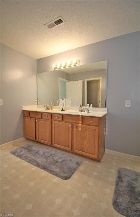 1128 Hampton Park Dr, High Point, NC 27265 photo 26