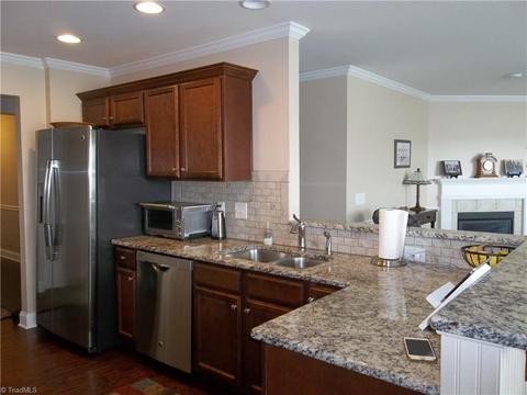 643 Chas Ct, High Point, NC 27265 photo 9