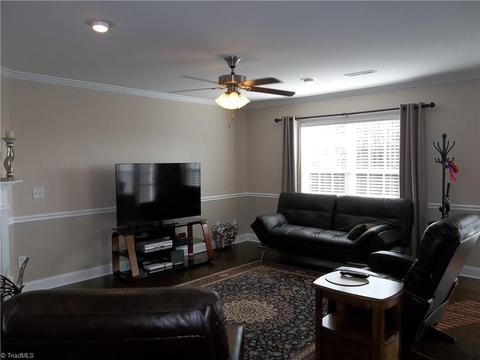 643 Chas Ct, High Point, NC 27265 photo 6