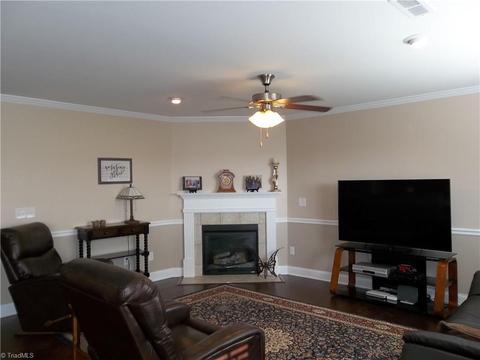 643 Chas Ct, High Point, NC 27265 photo 7