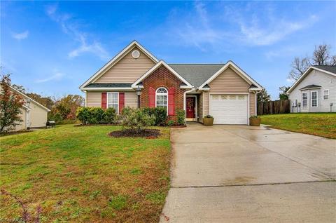 1024 Tesh Ct, High Point, NC 27265 photo 2