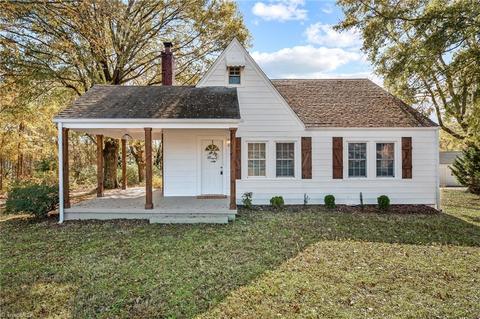 312 E Meadow Rd, Eden, NC 27288 photo 1