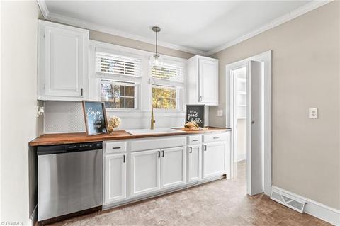 312 E Meadow Rd, Eden, NC 27288 photo 3