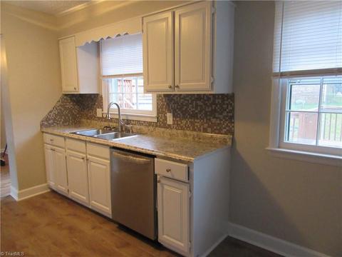 301 Mountainbrook Dr, King, NC 27021 photo 6