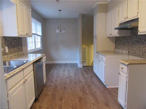 301 Mountainbrook Dr, King, NC 27021 photo 5