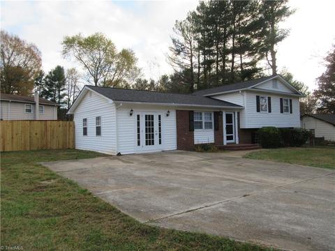 301 Mountainbrook Dr, King, NC 27021 photo 3