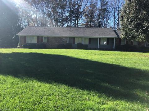 190 Friendly Ln, Pilot Mountain, NC 27041 photo 1