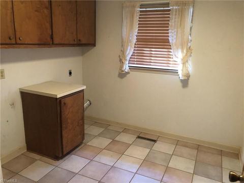 190 Friendly Ln, Pilot Mountain, NC 27041 photo 4
