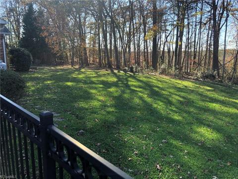190 Friendly Ln, Pilot Mountain, NC 27041 photo 2