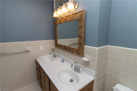 995 Nottingham Rd, High Point, NC 27262 photo 16