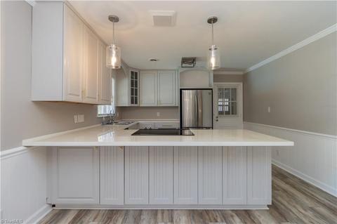 995 Nottingham Rd, High Point, NC 27262 photo 3