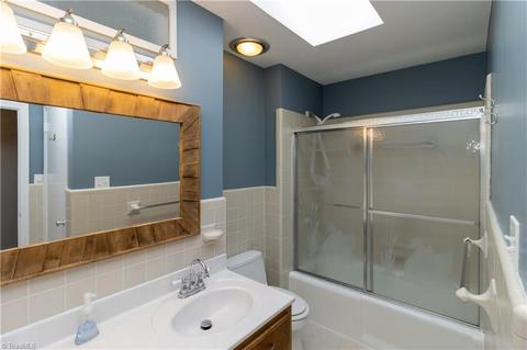 995 Nottingham Rd, High Point, NC 27262 photo 17