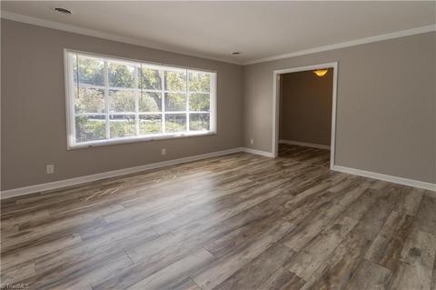 995 Nottingham Rd, High Point, NC 27262 photo 2