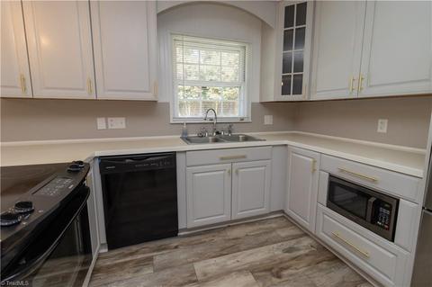 995 Nottingham Rd, High Point, NC 27262 photo 5